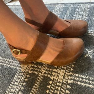 Dansko Mary Jane’s. Great condition! Size 39/8.5!